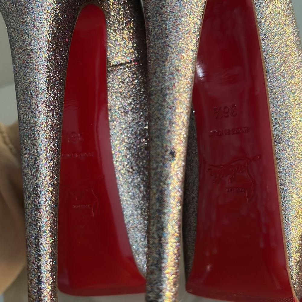 Christian Louboutin - Picture 6 of 6